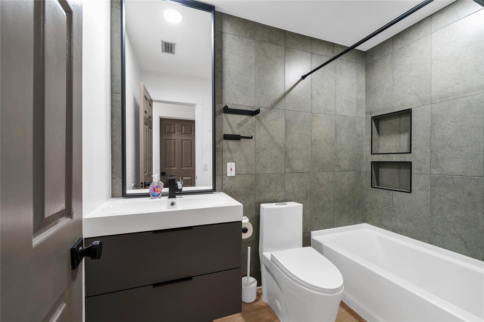 HIGHLAND GROVE 2ND ADD - Residential