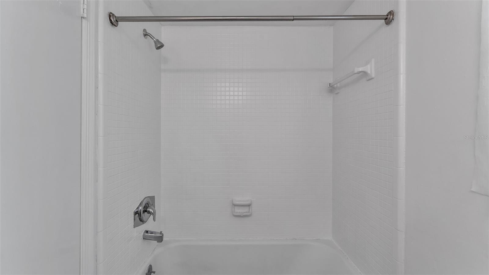 LAKE BENTLEY SHORES CONDO PH 01 - Residential