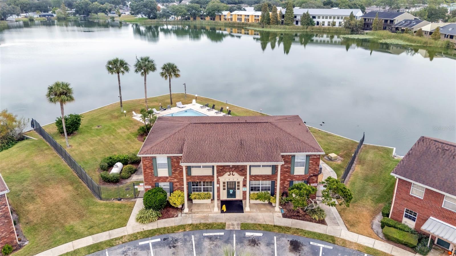 LAKE BENTLEY SHORES CONDO PH 01 - Residential