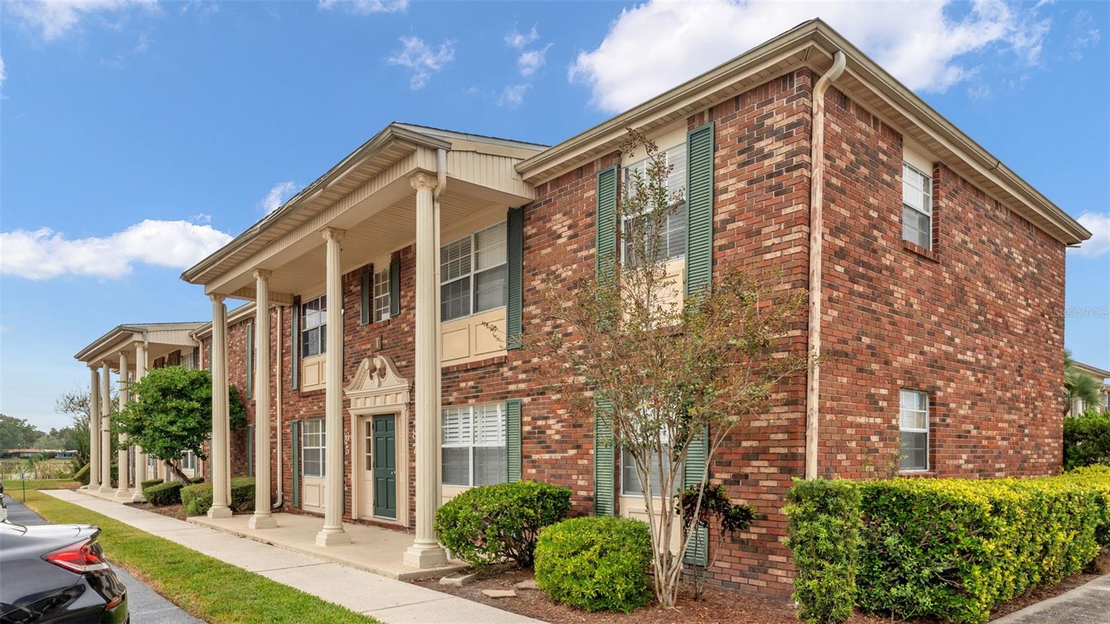 LAKE BENTLEY SHORES CONDO PH 01 - Residential