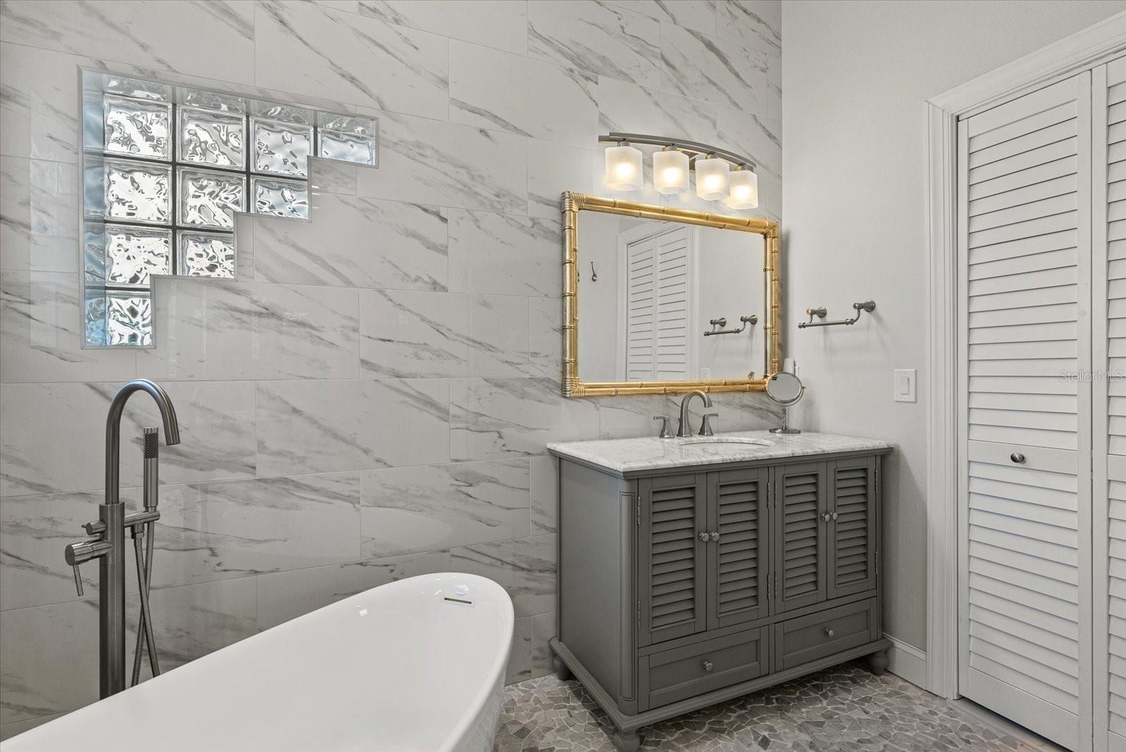 RIVERDALE - Residential