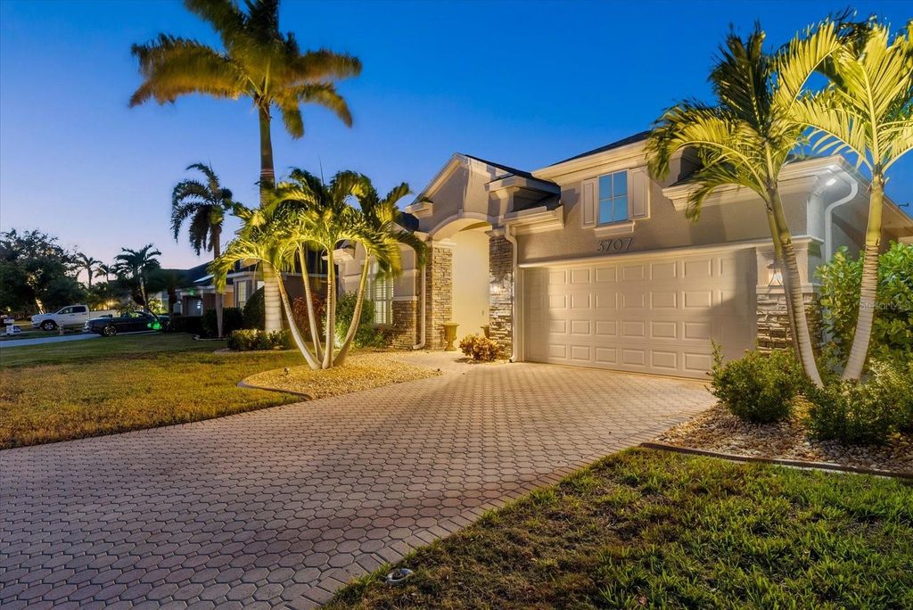 Photo of 3707 5th Avenue NE, Bradenton, FL 34208 (MLS # A4669981)