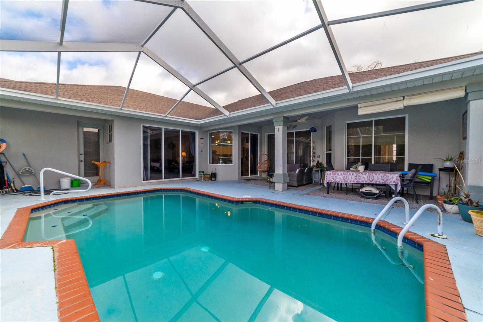 HERNANDO OAKS PH 1 - Residential