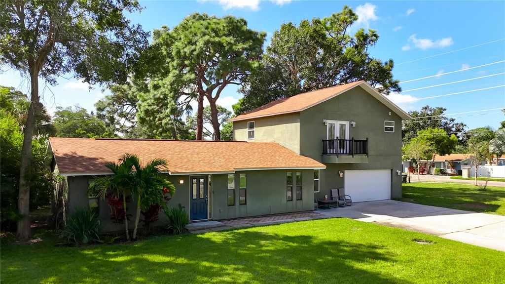 Photo of 2372 18th Avenue SW, Largo, FL 33774 (MLS # TB8401814)