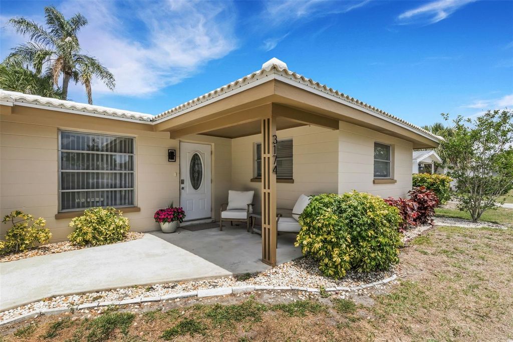 Photo of 3174 Regatta Circle, Sarasota, FL 34231 (MLS # A4689148)