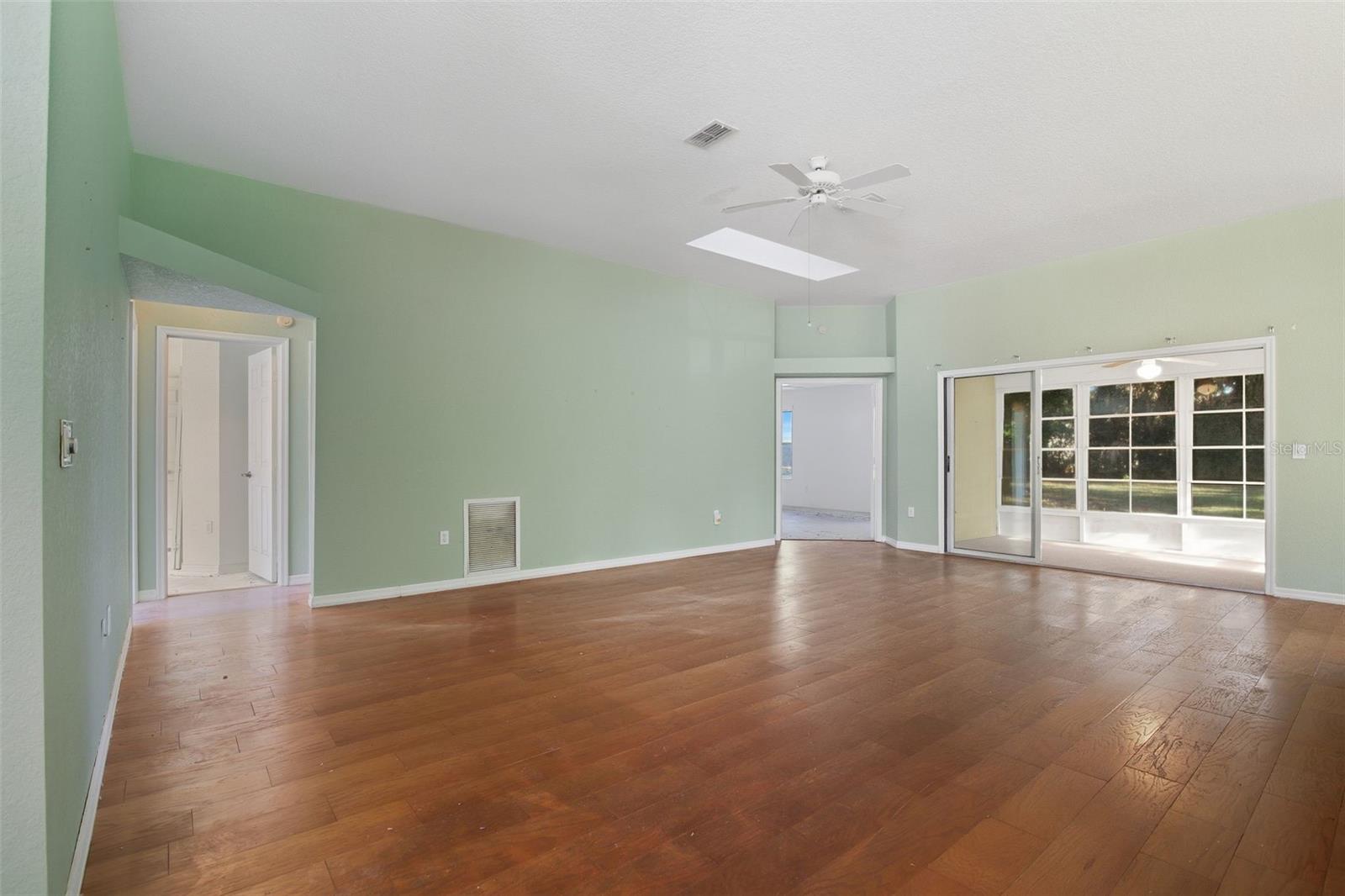 OAK RUN TIMBERGATE - Residential