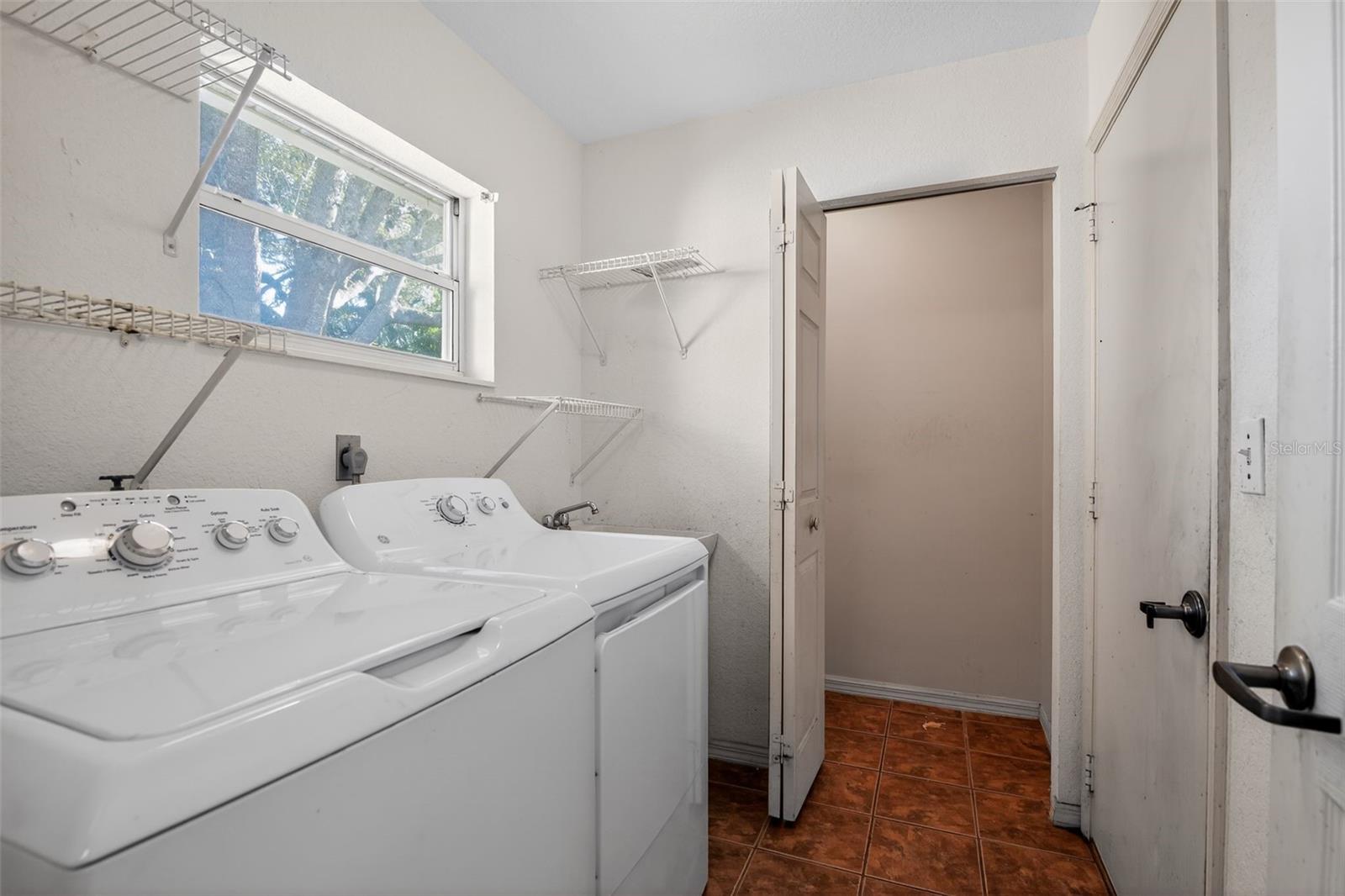 OAK RUN TIMBERGATE - Residential