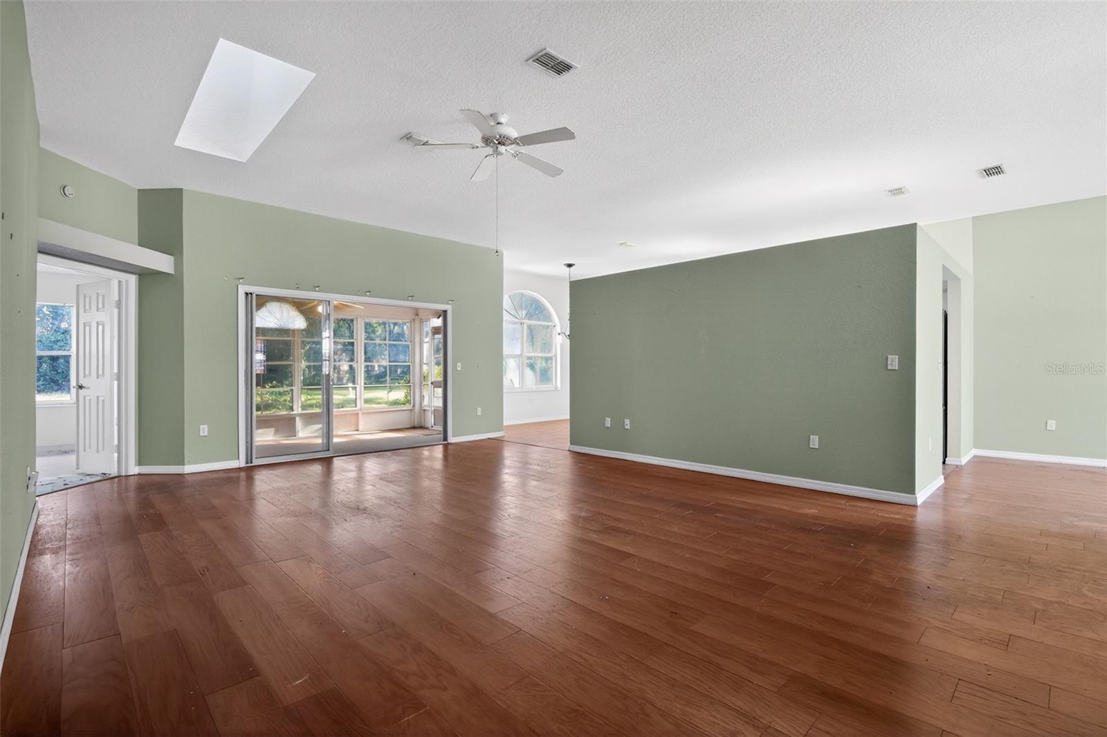 OAK RUN TIMBERGATE - Residential