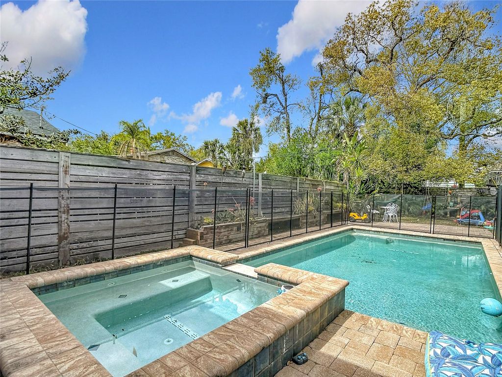 Photo of 105 W Comanche Avenue, Tampa, FL 33604 (MLS # L4960077)