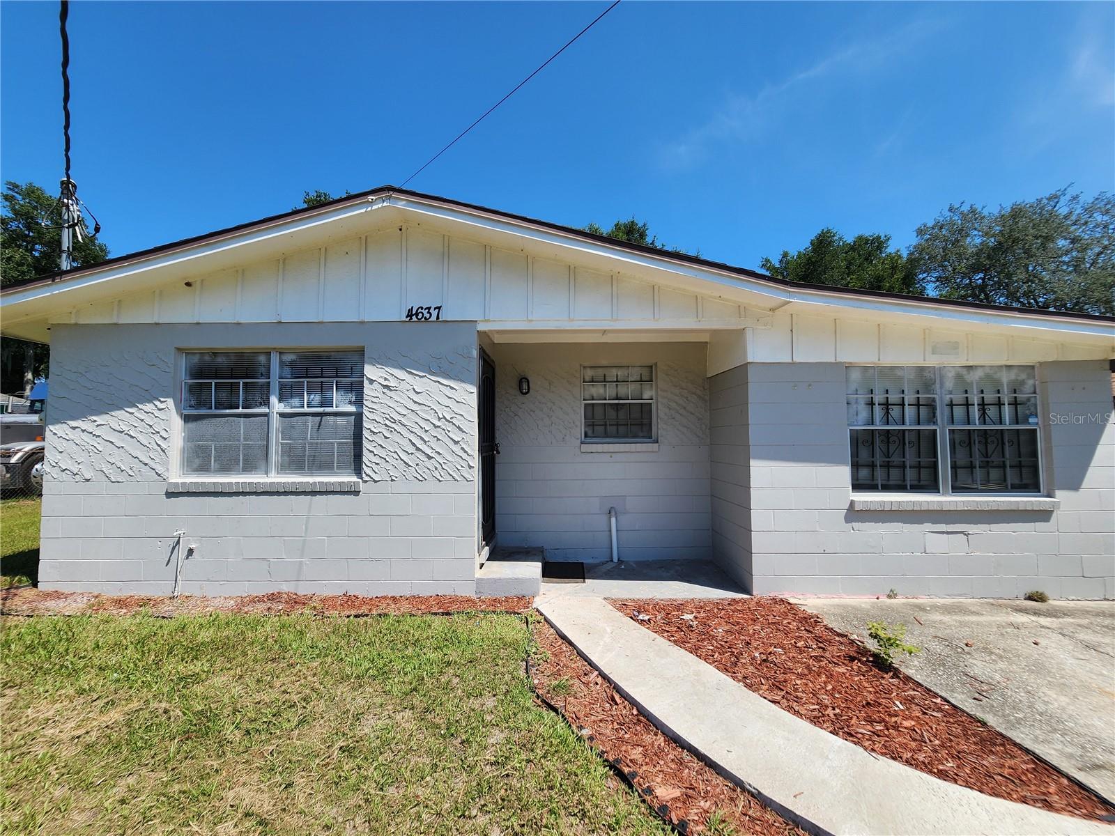 Move-In Special--ONE MONTH FREE RENT--
This spacious and pet-friendly 4 bedroom, 2 bath home is located in the desirable Harbor View area—just minutes from shopping, dining, and entertainment. Tile flooring throughout makes for easy upkeep, giving you more time to enjoy hosting friends and family.
A versatile bonus room off the kitchen is perfect for a home office, playroom, or game room. The interior laundry room offers full-size washer & dryer connections, along with additional storage space for added convenience.
Outside, enjoy a generously sized yard ready to bring your outdoor plans to life.
Don’t miss out—this home won’t last long!