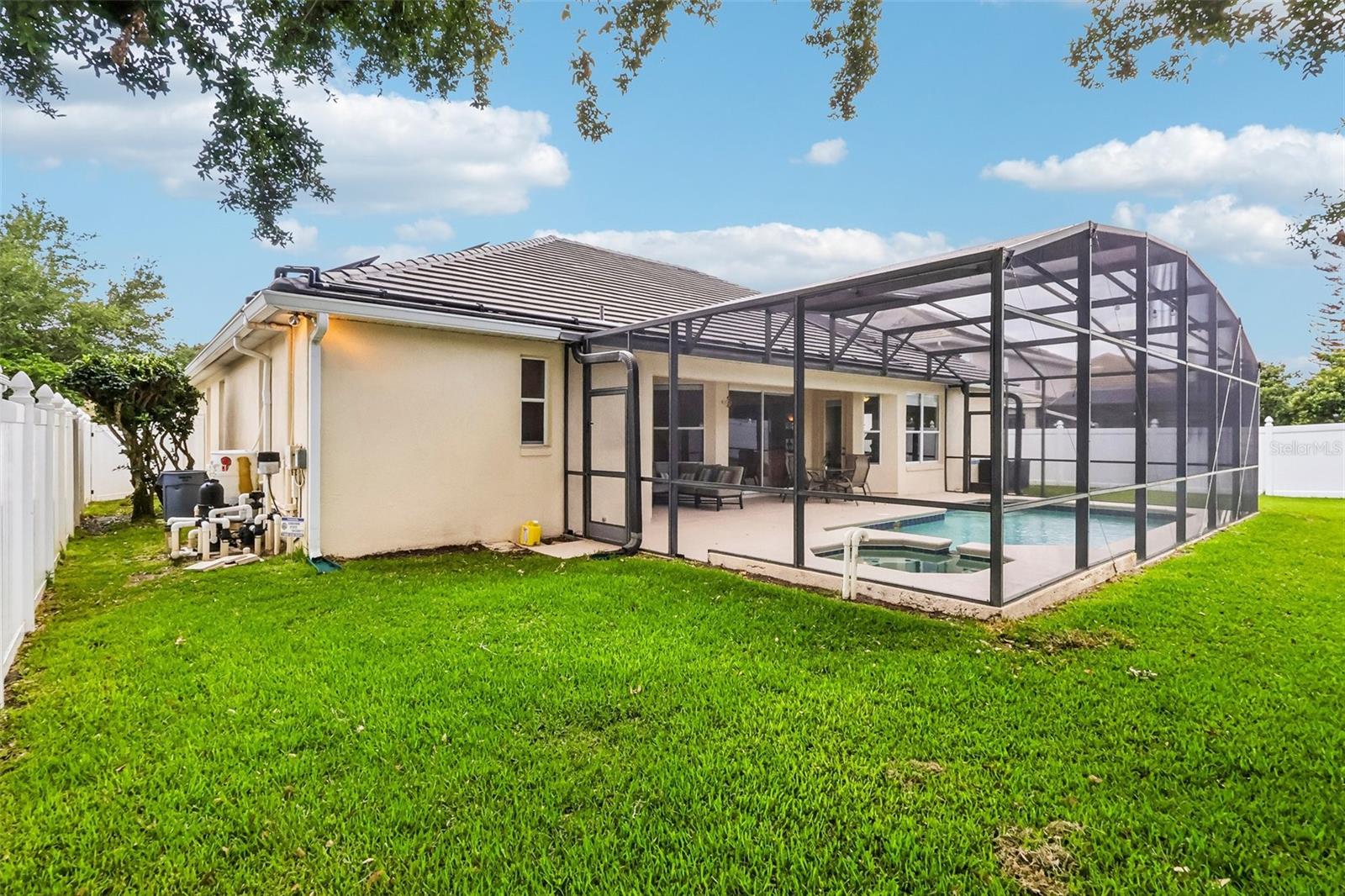 WINDSOR LANDING - Residential