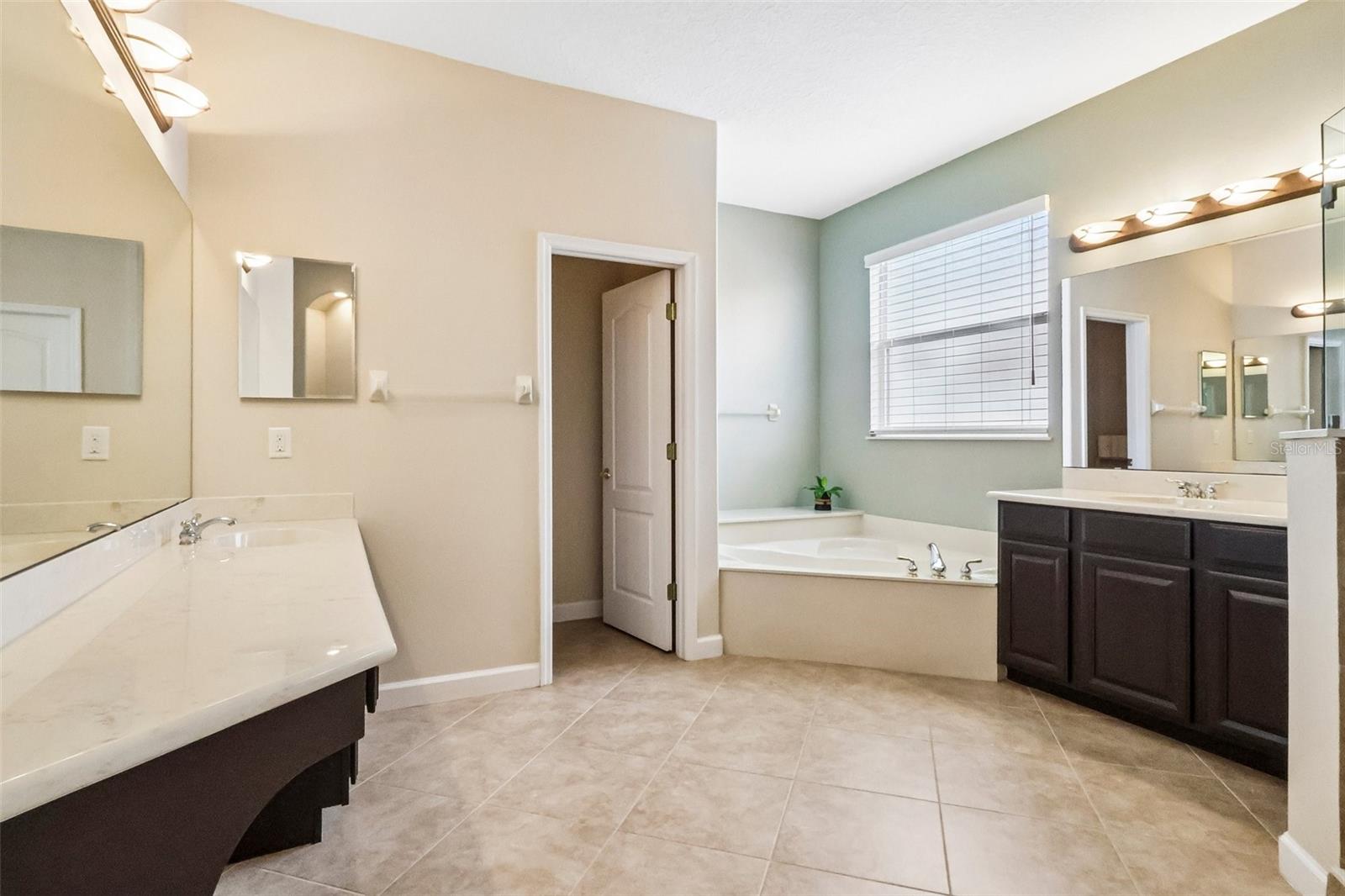 WINDSOR LANDING - Residential