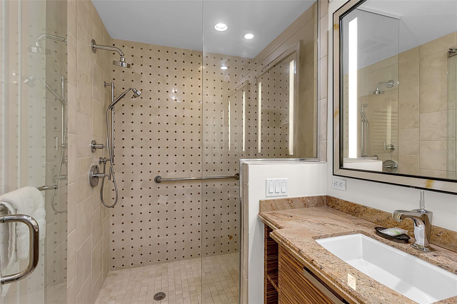 SIESTA KEY BEACH RESIDENCES II - Residential