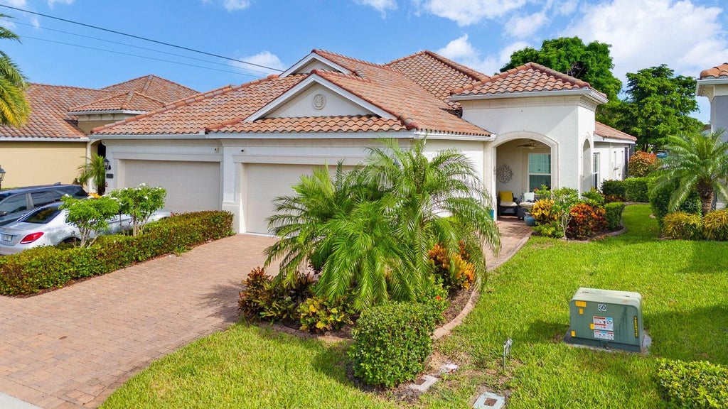 Photo of 7010 Playa Bella Drive, Bradenton, FL 34209 (MLS # A4703715)