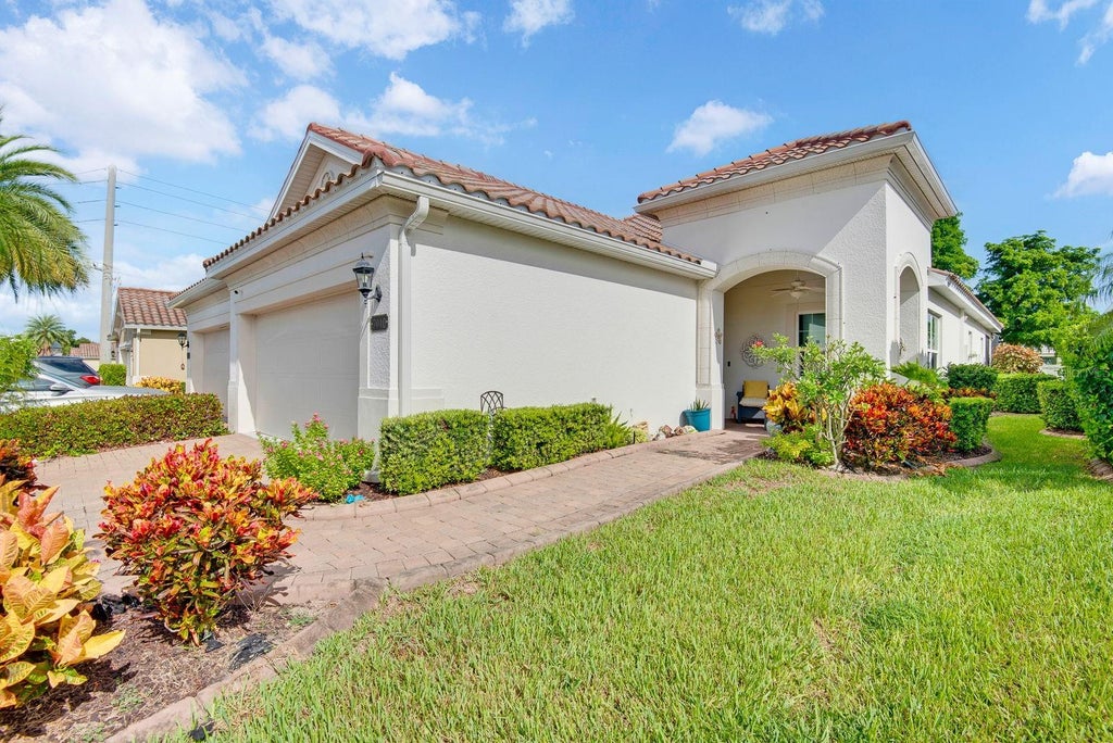 Photo of 7010 Playa Bella Drive, Bradenton, FL 34209 (MLS # A4703715)