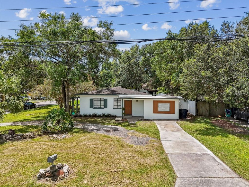 Photo of 2211 E Hanna Avenue, Tampa, FL 33610 (MLS # TB8408052)