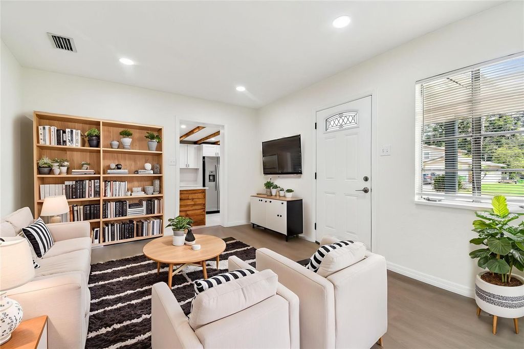 Photo of 2211 E Hanna Avenue, Tampa, FL 33610 (MLS # TB8408052)