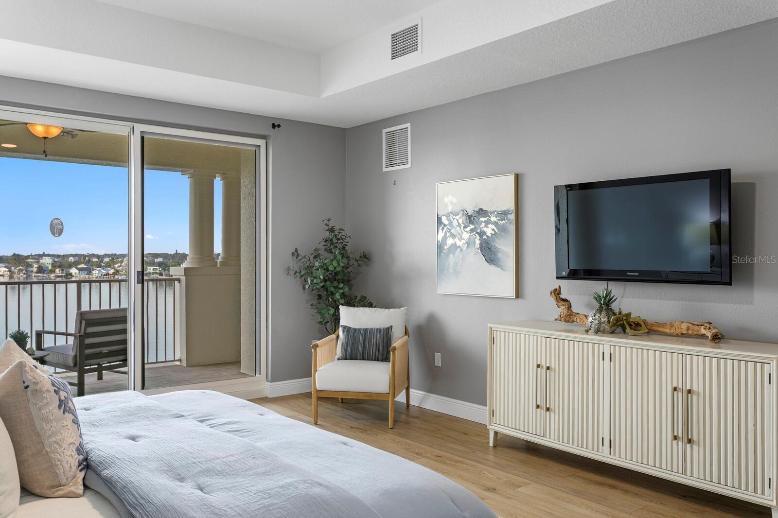 LA BAHIA CONDO - Residential