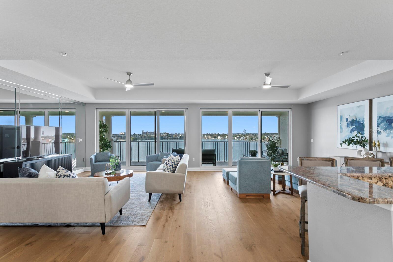 LA BAHIA CONDO - Residential