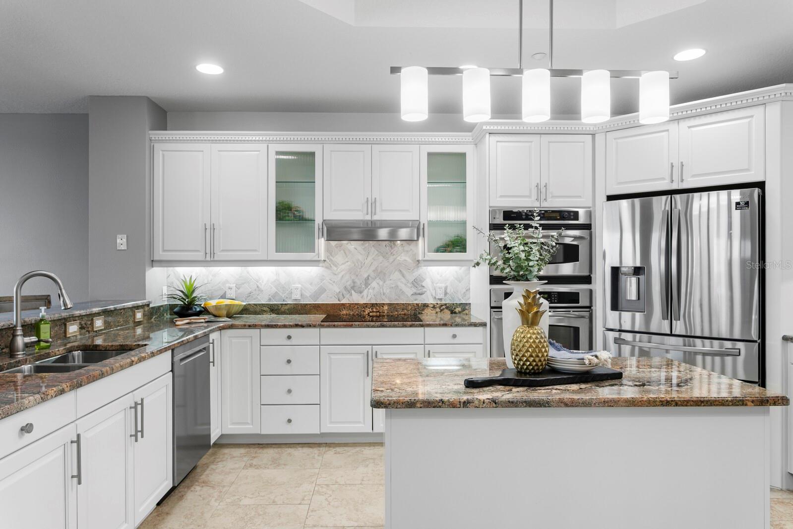 LA BAHIA CONDO - Residential