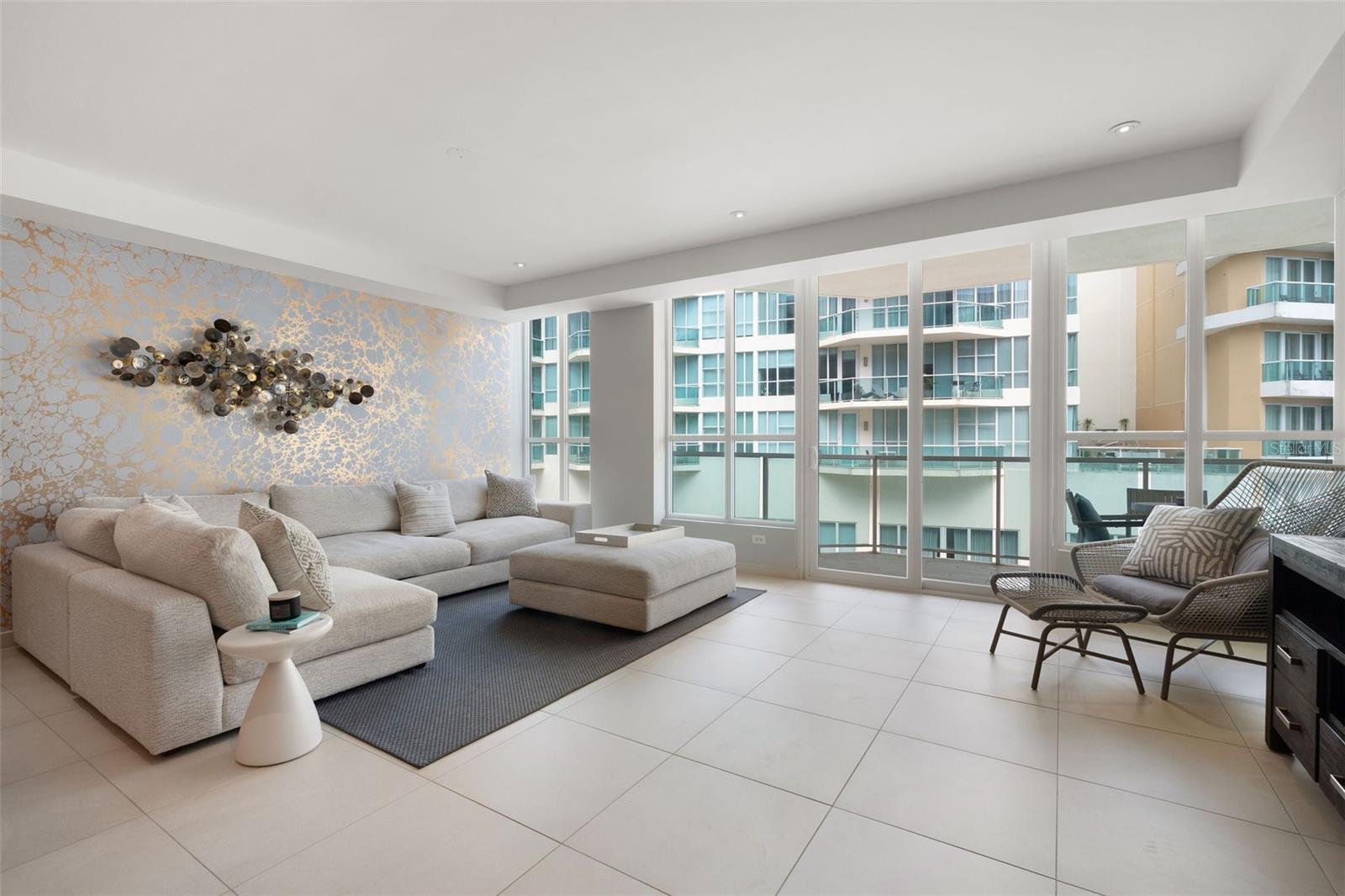 BAHIA PLAZA - Residential