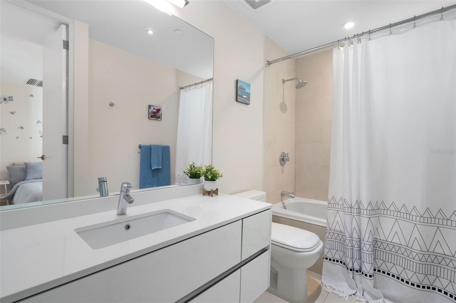 BAHIA PLAZA - Residential