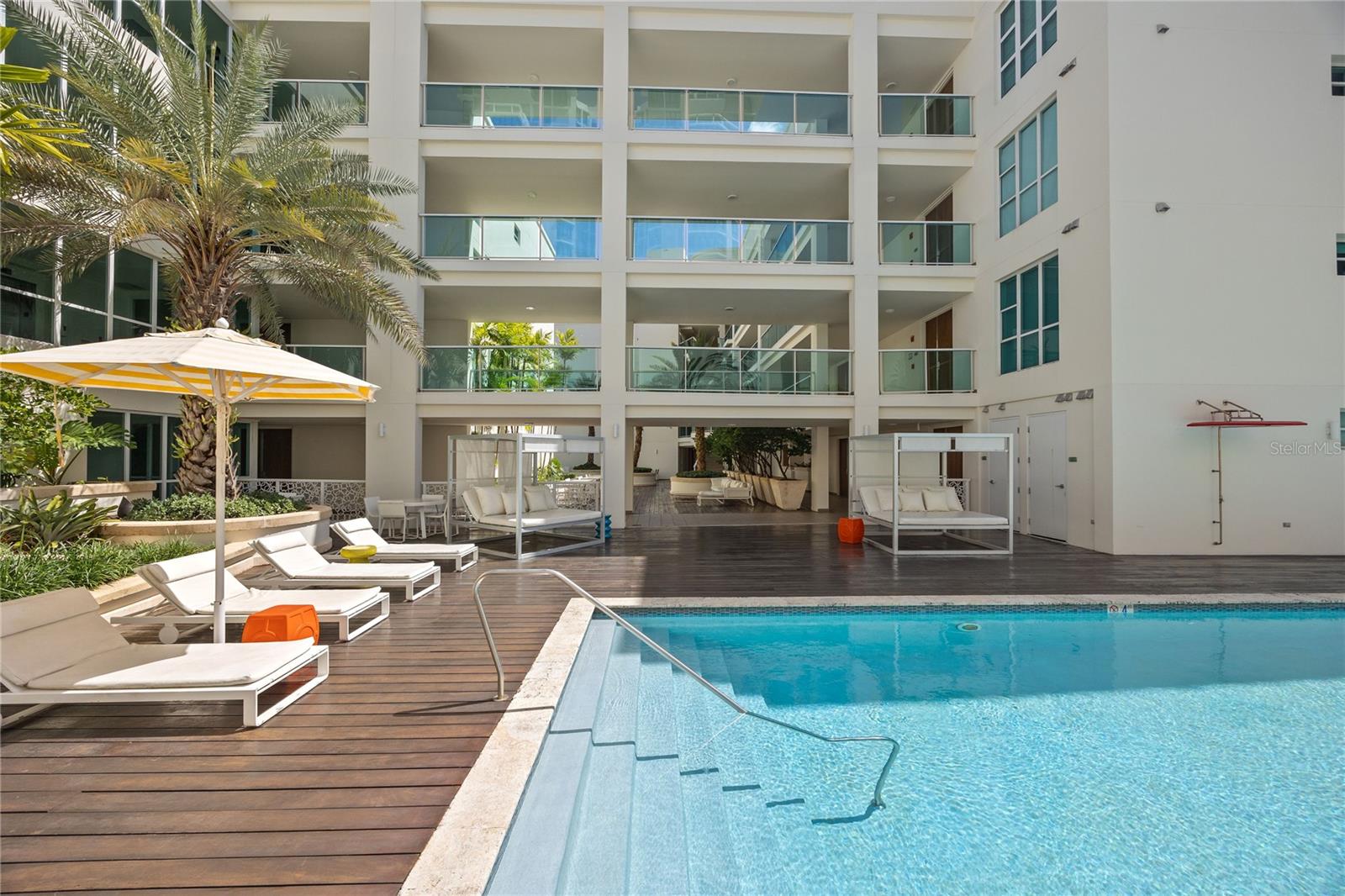 BAHIA PLAZA - Residential