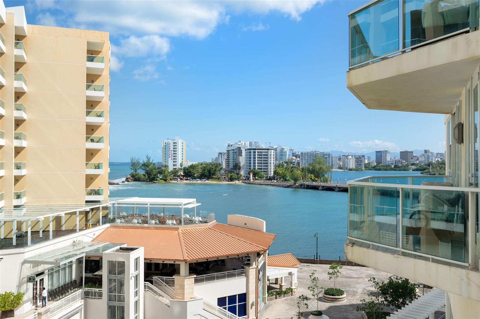 BAHIA PLAZA - Residential