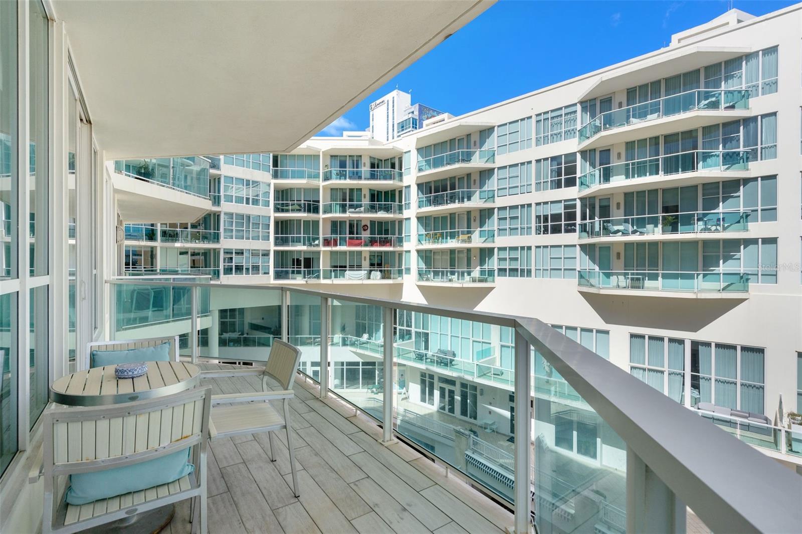 BAHIA PLAZA - Residential