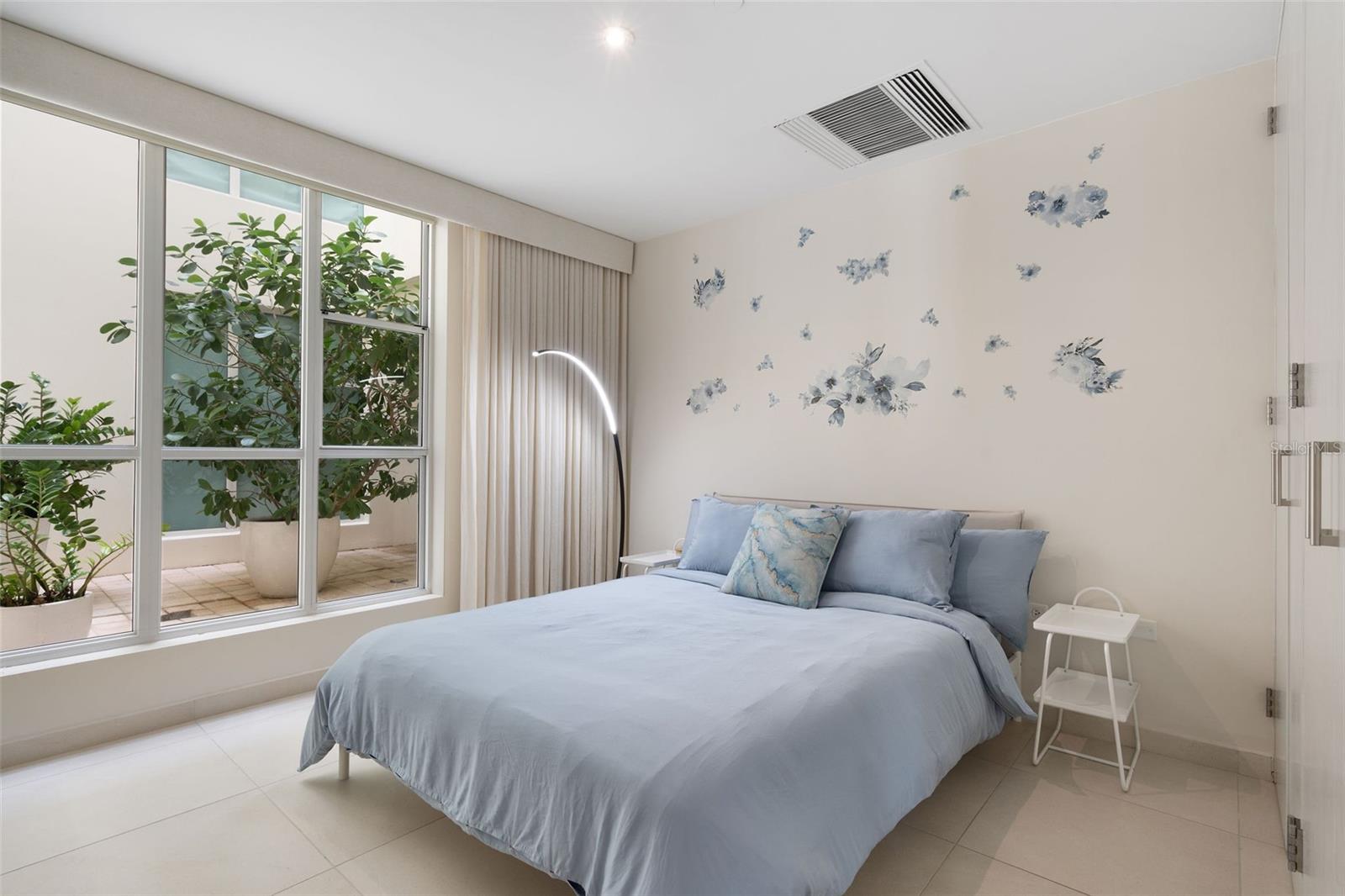 BAHIA PLAZA - Residential