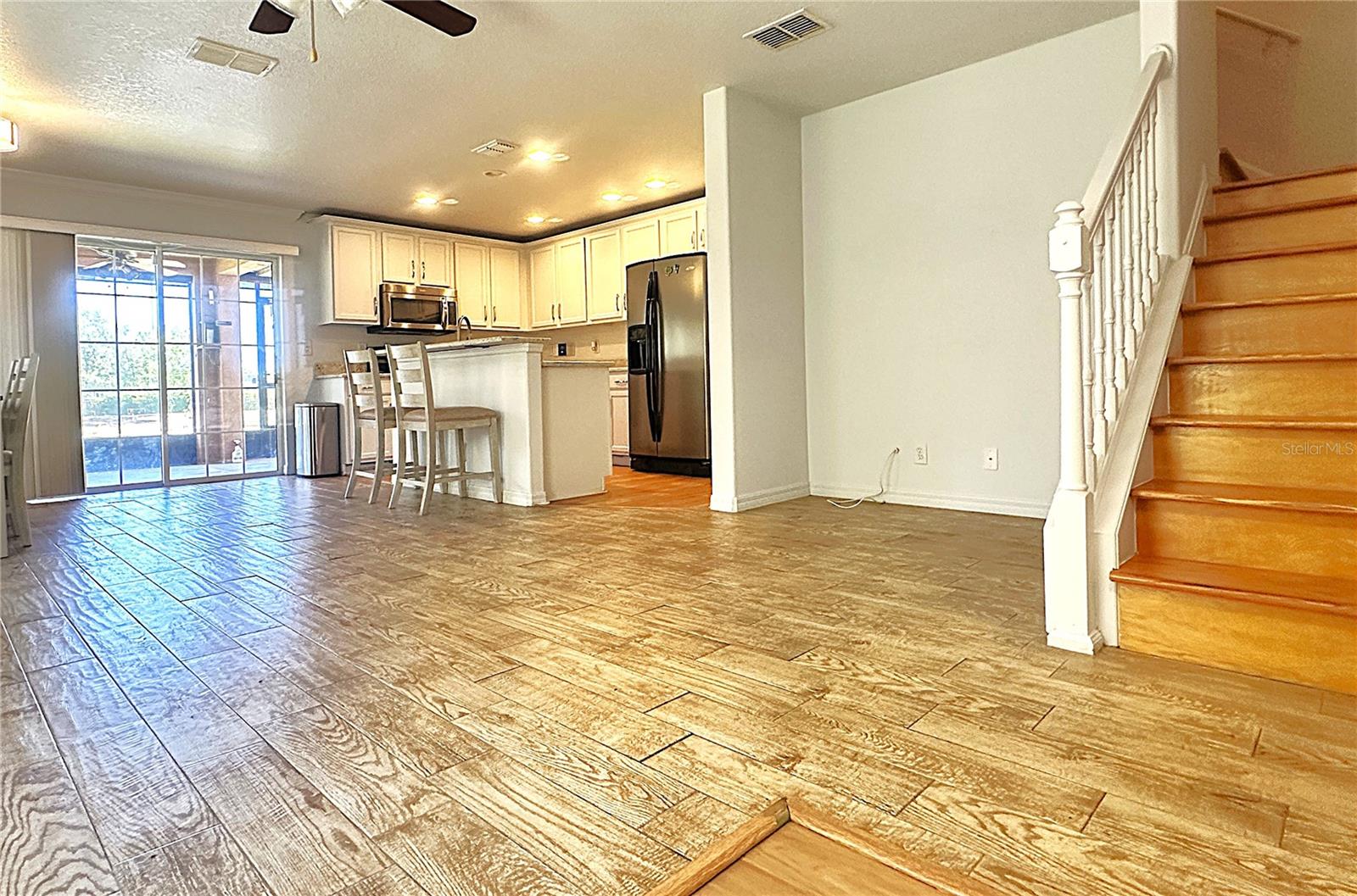 SUNSET POINTE TWNHMS - Residential