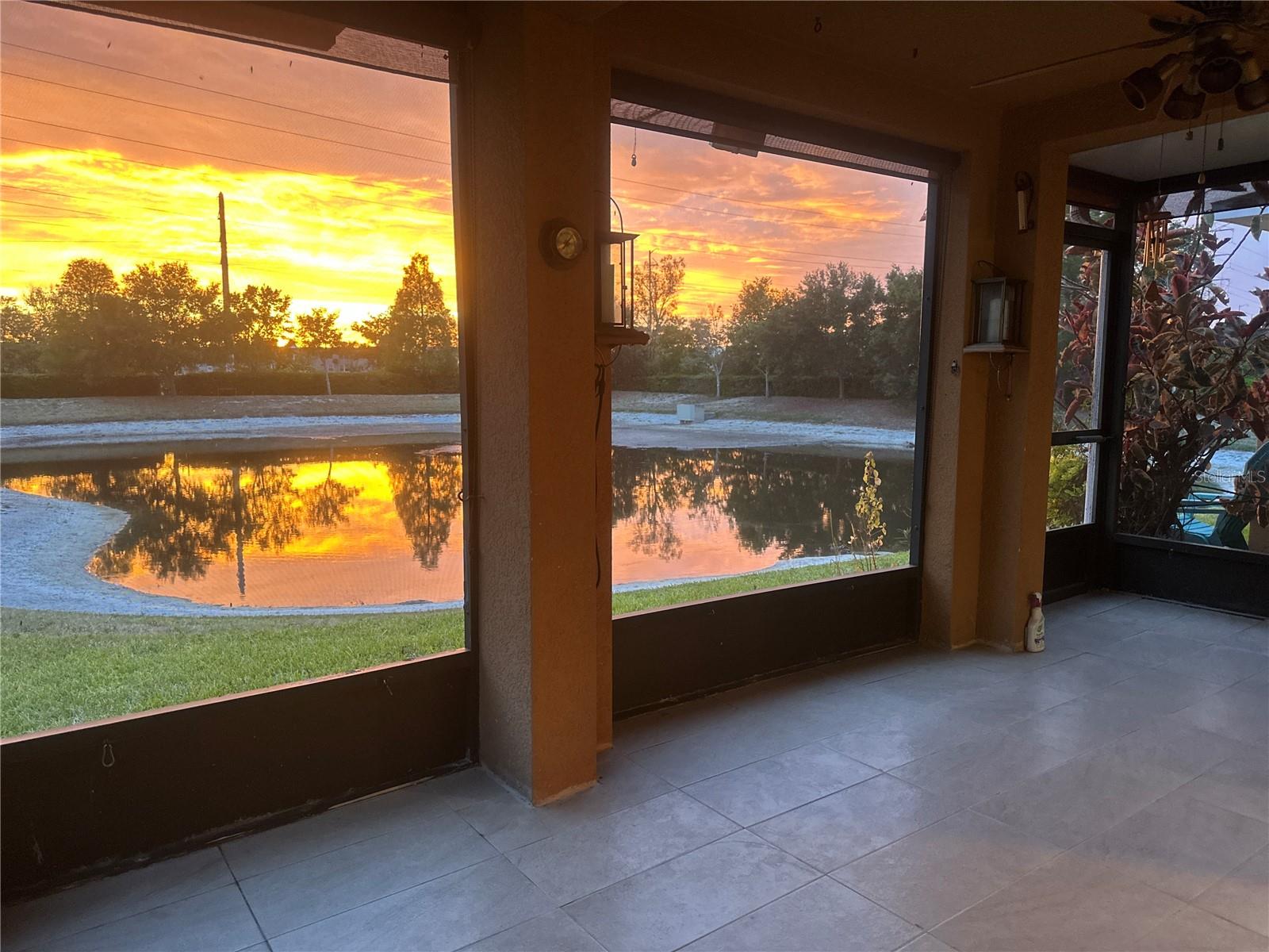 SUNSET POINTE TWNHMS - Residential