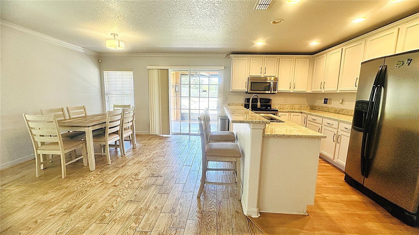 SUNSET POINTE TWNHMS - Residential