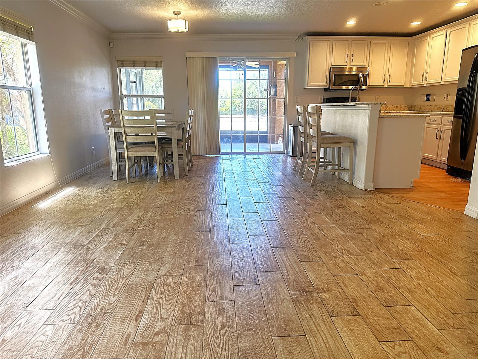 SUNSET POINTE TWNHMS - Residential