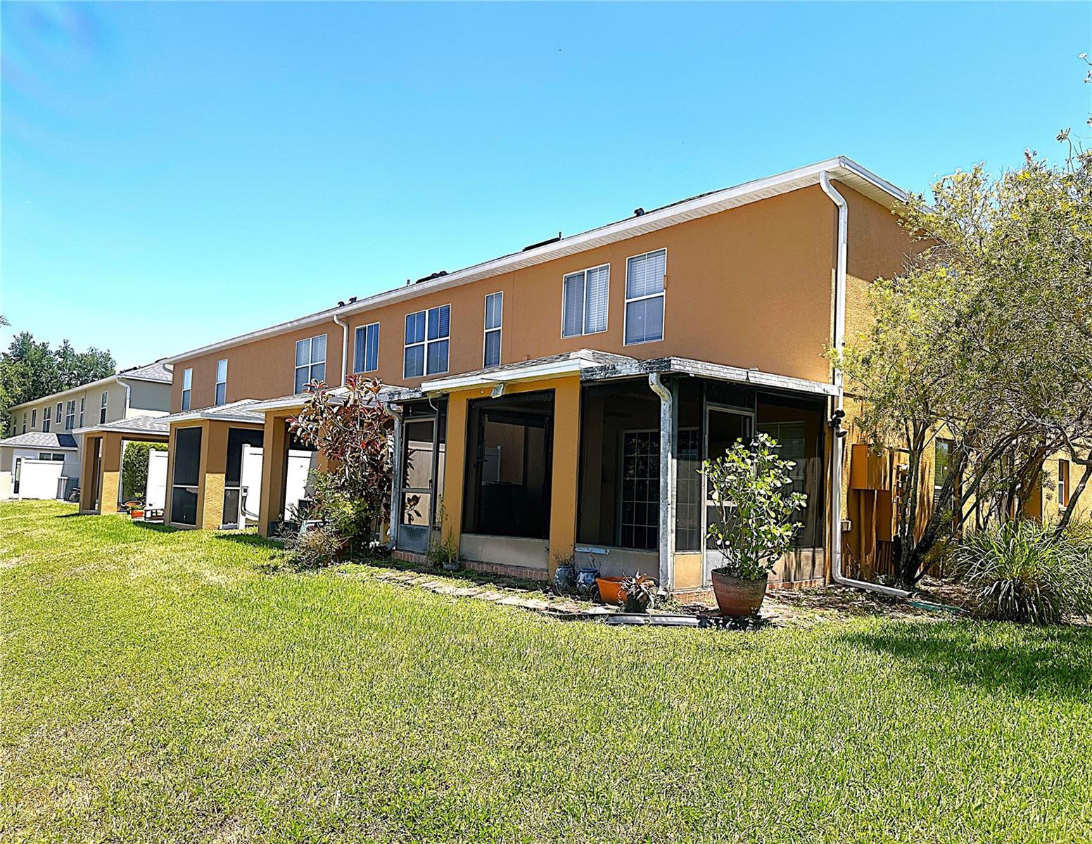 SUNSET POINTE TWNHMS - Residential