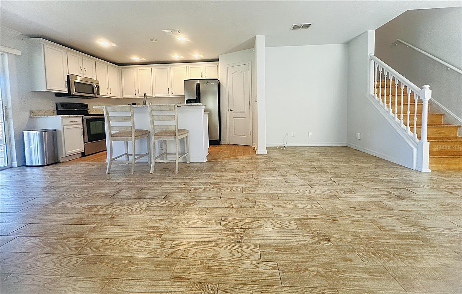 SUNSET POINTE TWNHMS - Residential