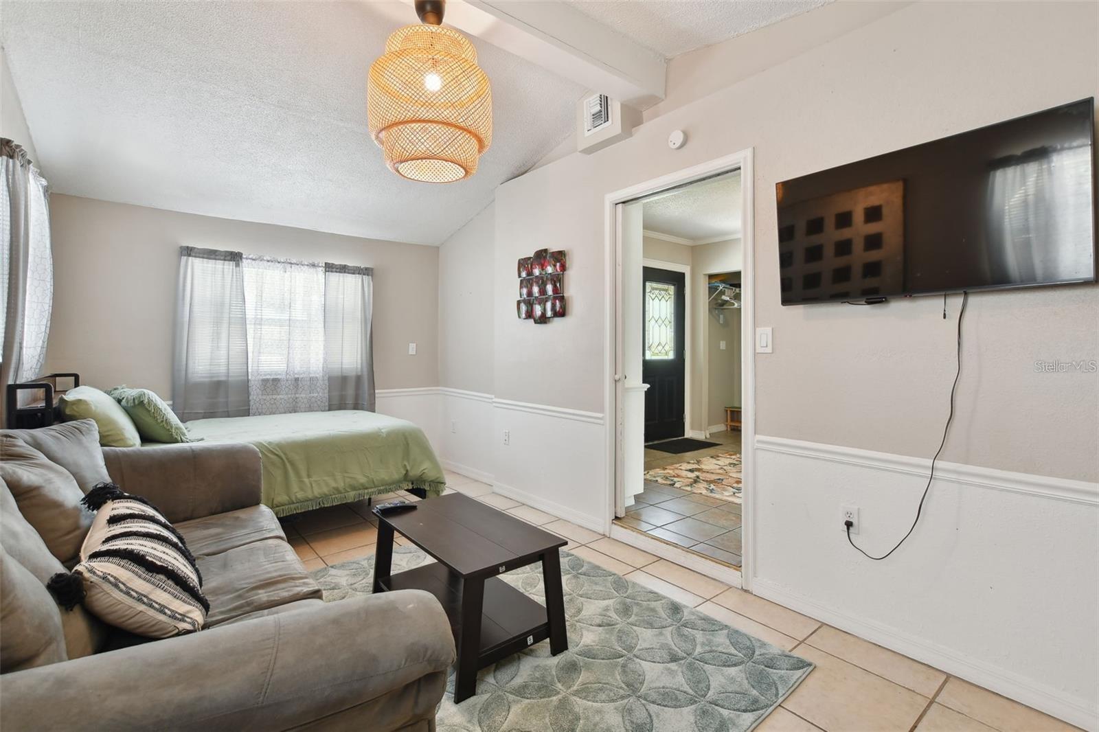 HOLIDAY VILLAGE SEC 4 - Residential Lease