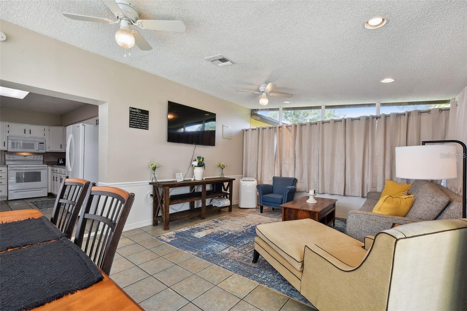 HOLIDAY VILLAGE SEC 4 - Residential Lease