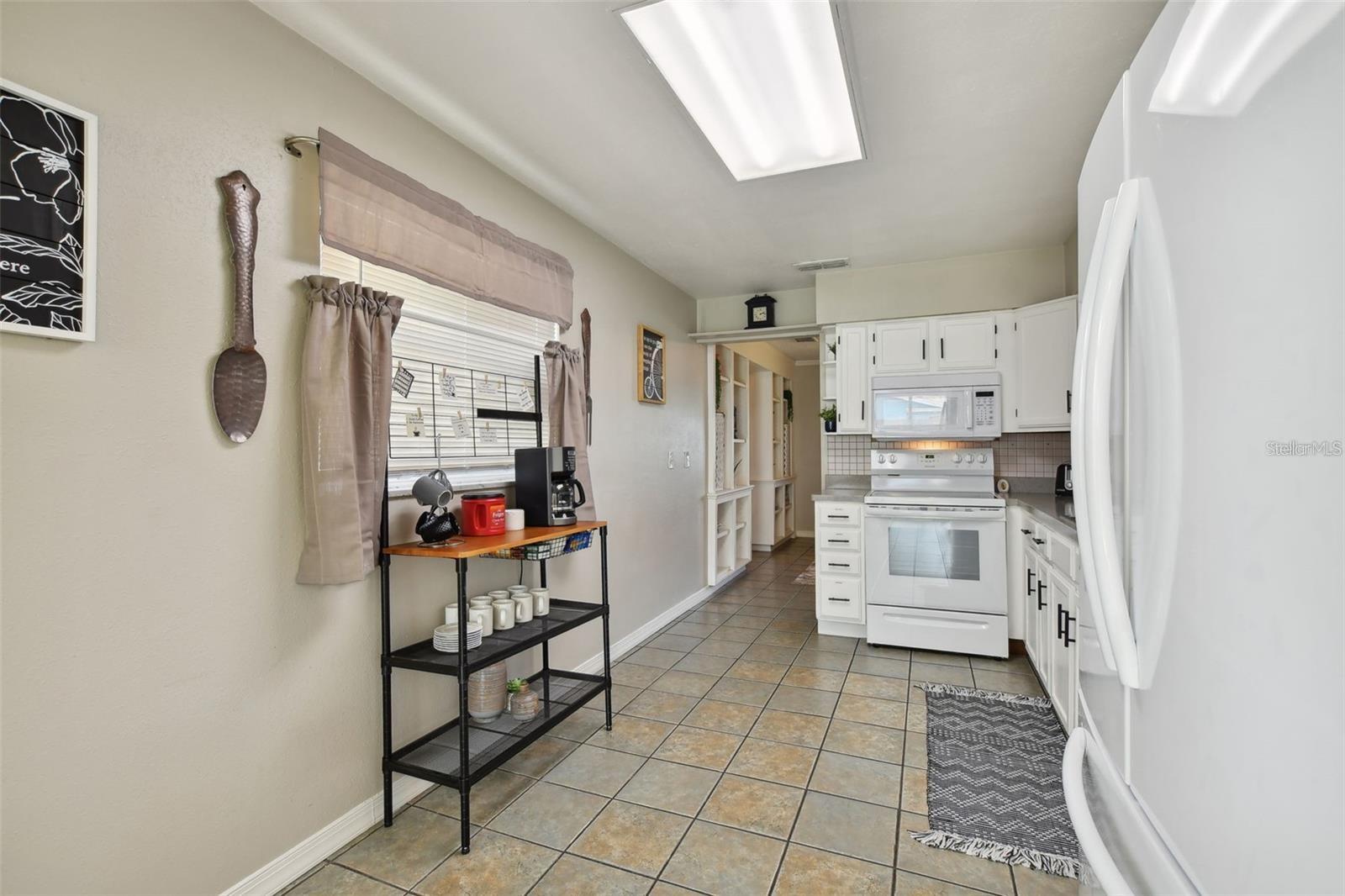 HOLIDAY VILLAGE SEC 4 - Residential Lease