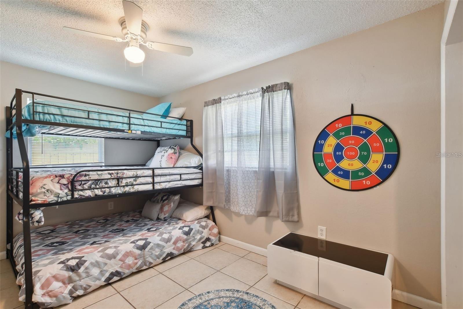 HOLIDAY VILLAGE SEC 4 - Residential Lease