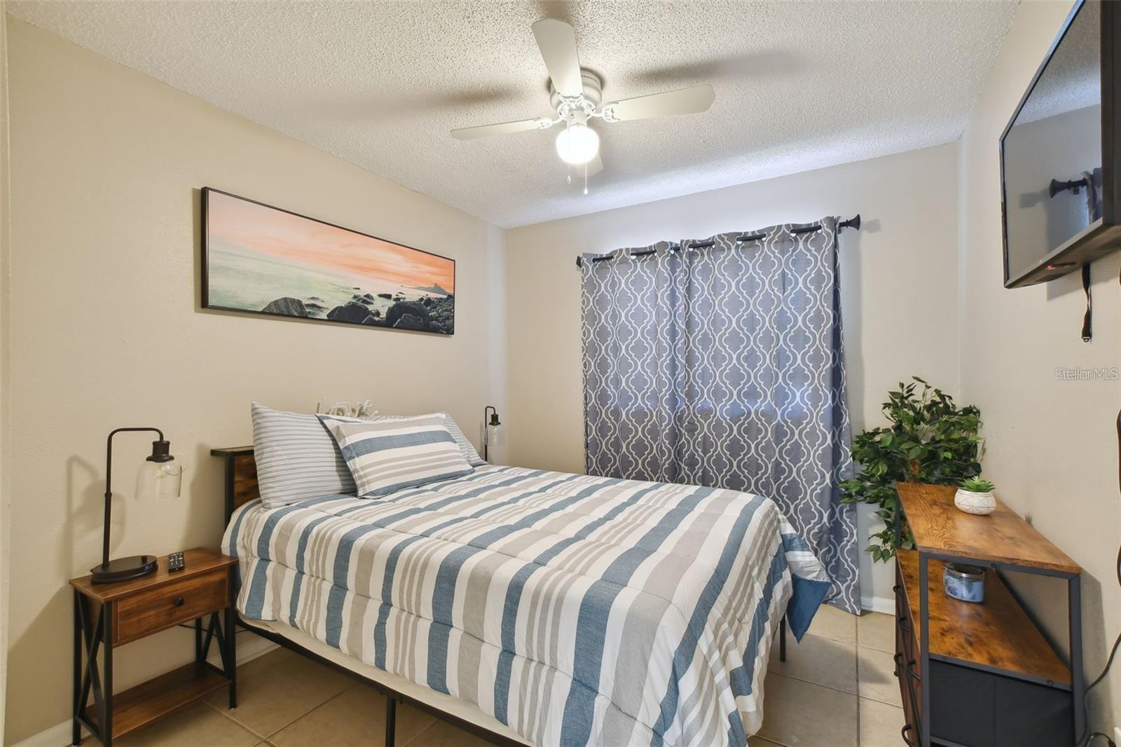 HOLIDAY VILLAGE SEC 4 - Residential Lease