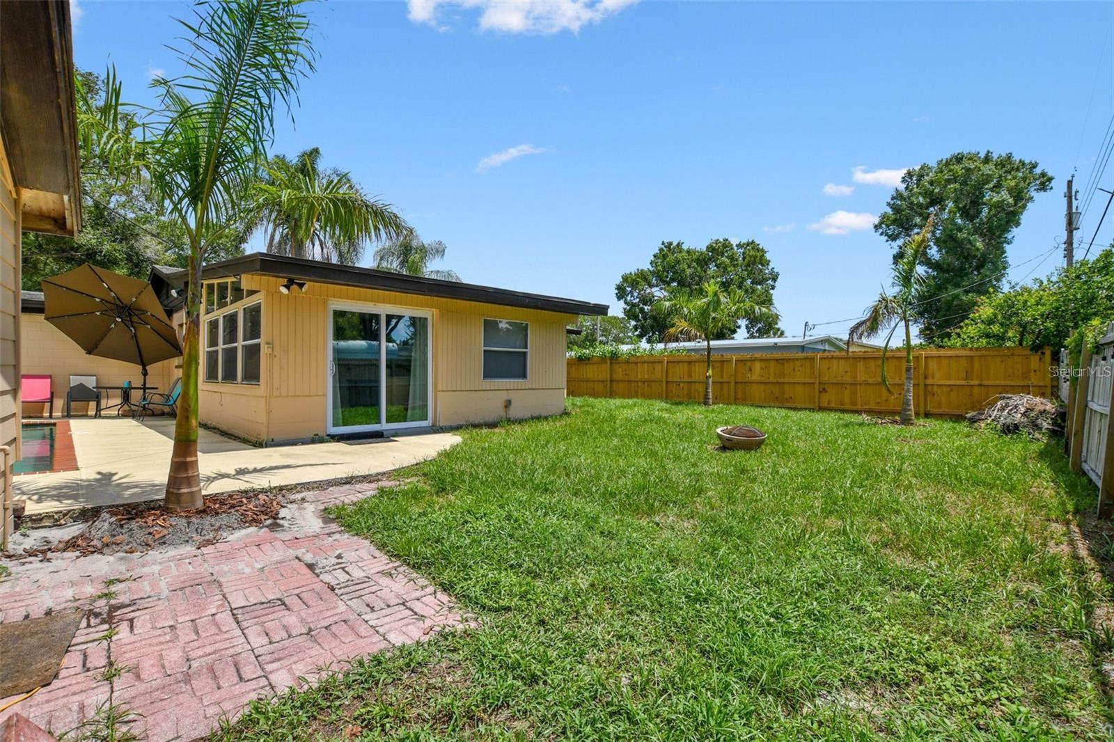 HOLIDAY VILLAGE SEC 4 - Residential Lease