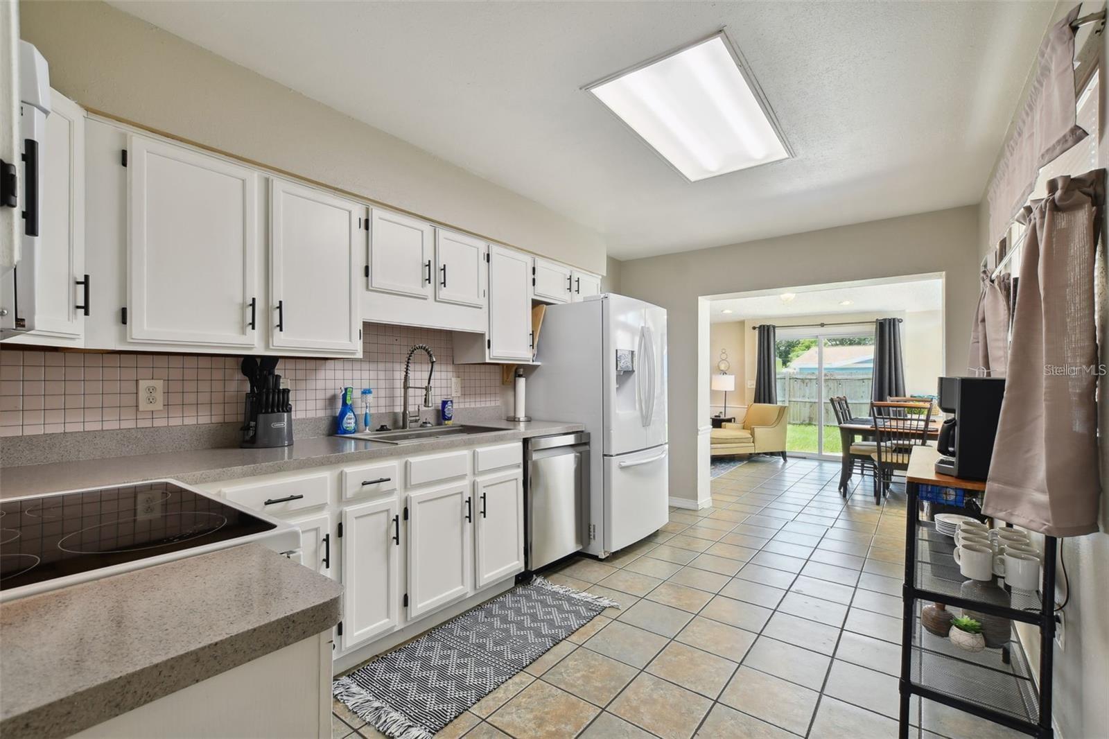 HOLIDAY VILLAGE SEC 4 - Residential Lease