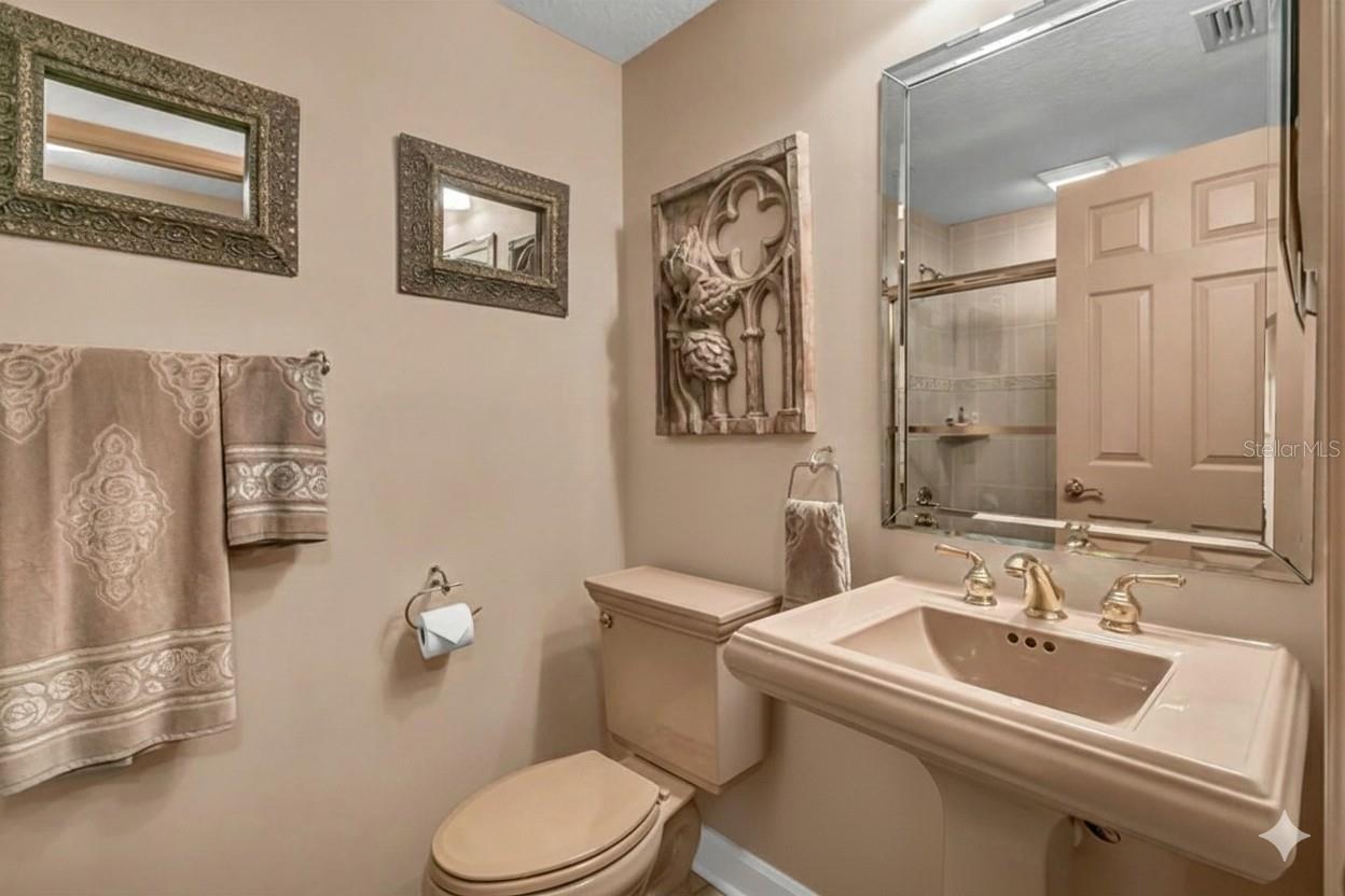 HIDDEN LAGOON AT ARROWHEAD POINT - Residential