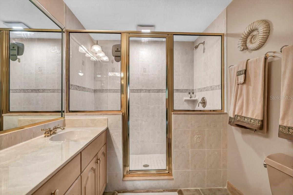 HIDDEN LAGOON AT ARROWHEAD POINT - Residential