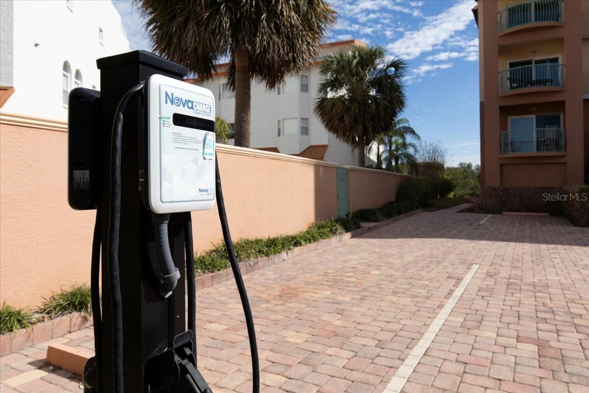 HIDDEN LAGOON AT ARROWHEAD POINT - Residential