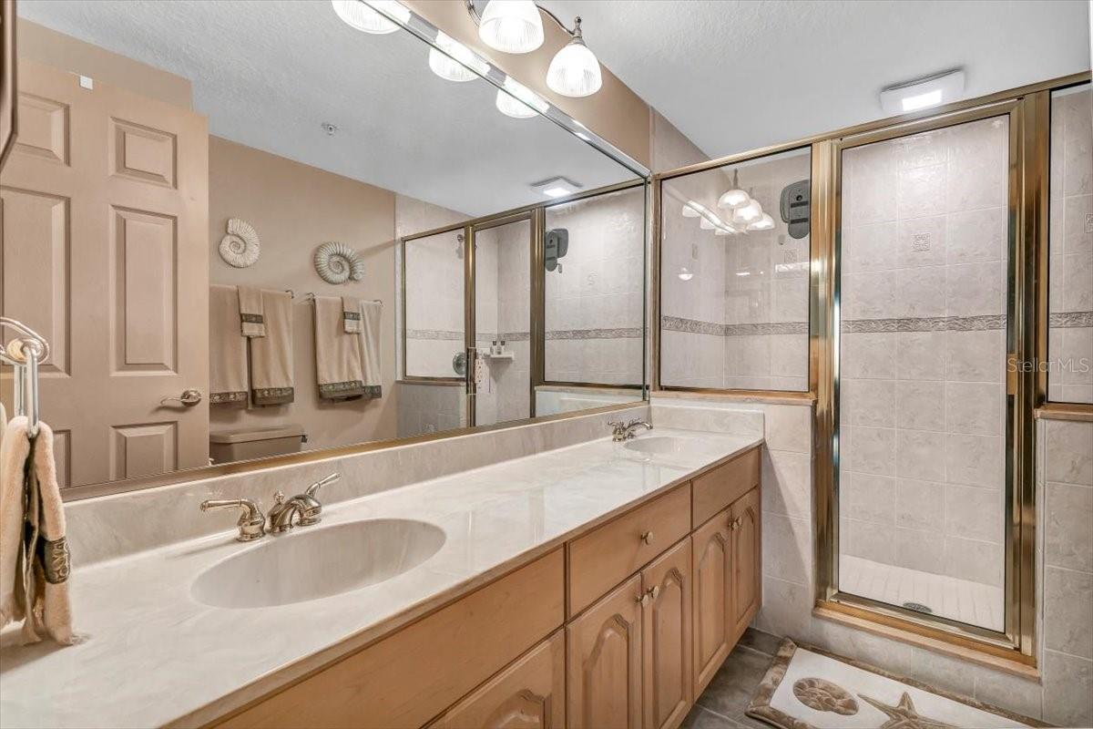 HIDDEN LAGOON AT ARROWHEAD POINT - Residential