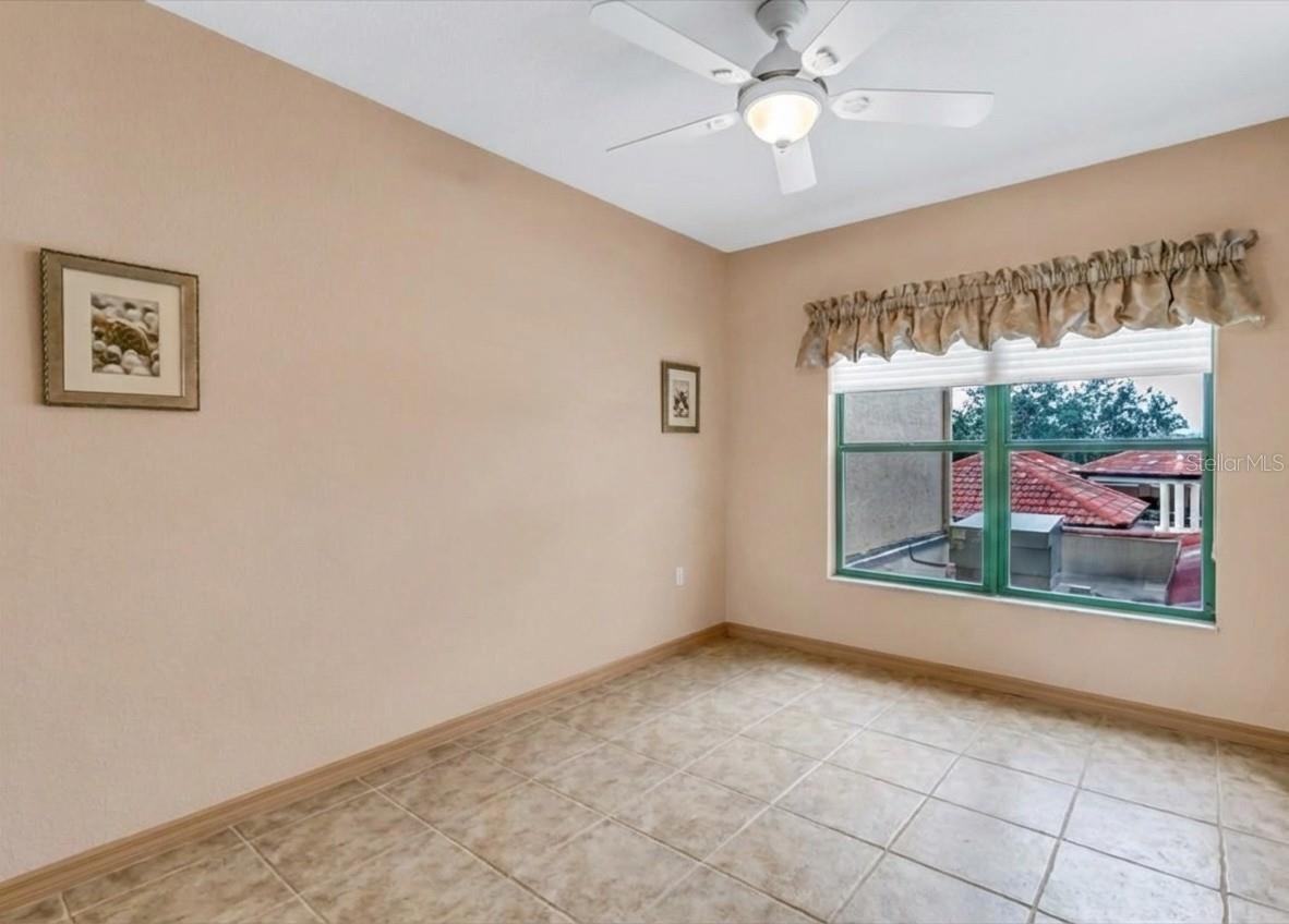 HIDDEN LAGOON AT ARROWHEAD POINT - Residential