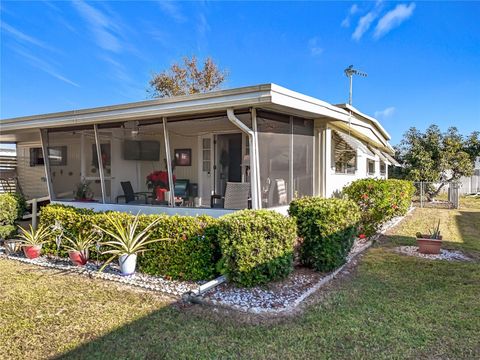 A home in TAVARES