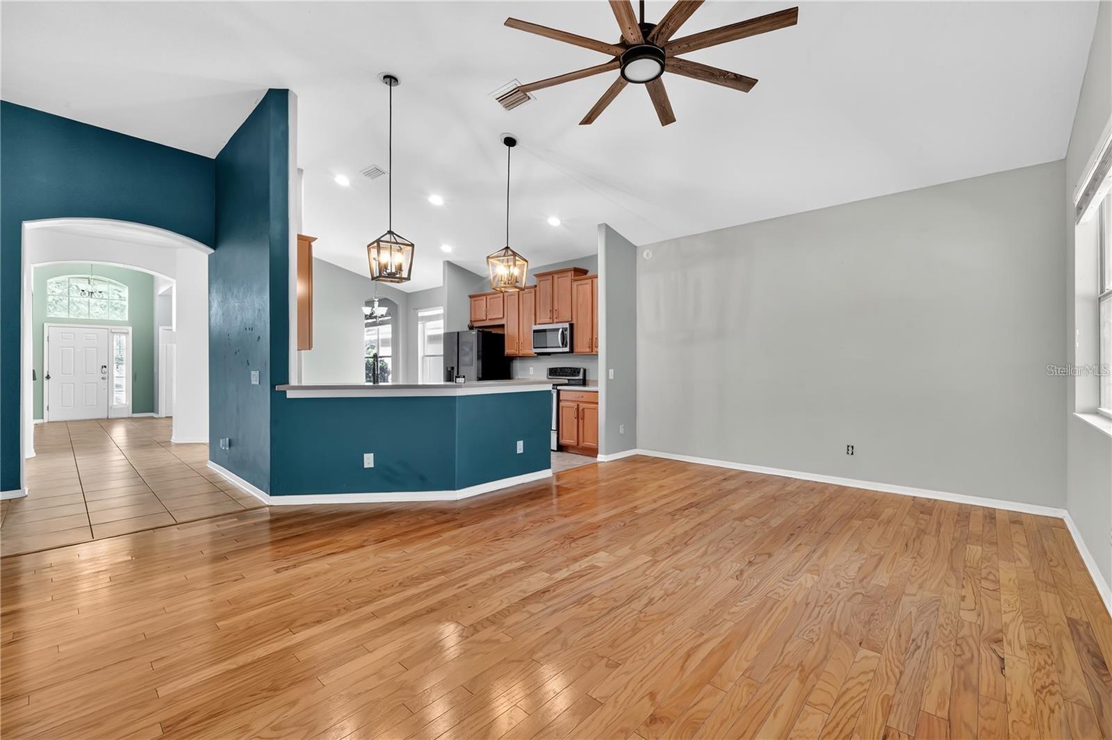 AVELAR CREEK SOUTH - Residential Lease